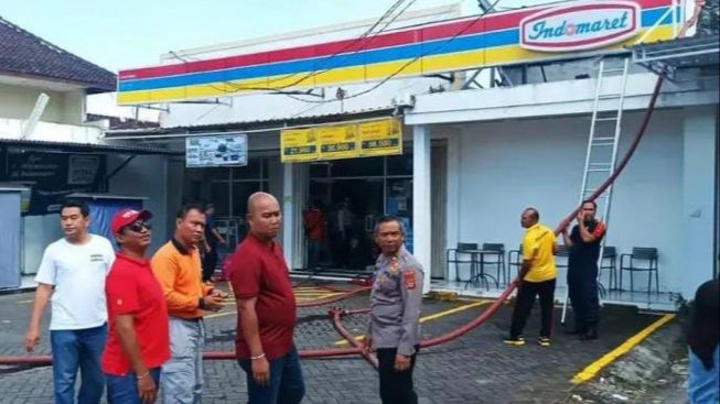 Terdengar Suara Ledakan, Indomaret Gianyar Bali Terbakar