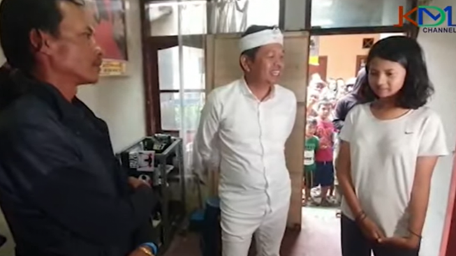 Alasan Tia Selalu Ikut Ayah Mulung Bikin Kang Dedi Kagum : Saya Kasian Sama Ayah