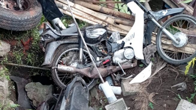 Mobil Bak Terbuka Seruduk Empat Sepeda Motor di Lombok, Seorang Bapak Tewas Mengenaskan