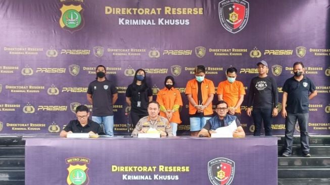 Admin Akun Menfes Jadi Tersangka Kasus Konten Foto Viral Barang Bukti Baju Bekas Impor