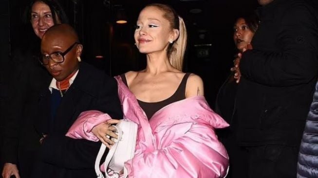 Wow! Ariana Grande Buat Heboh Fans, Akibat Foto Ini