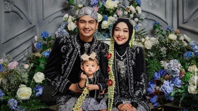 Bikin Heboh, Ria Ricis Hapus Foto Mesra dengan Teuku Ryan di Instagram!