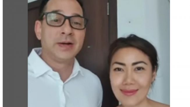 Ari Wibowo dan Inge Anugrah Umumkan Cerai dengan Senyuman, Kok Bisa?