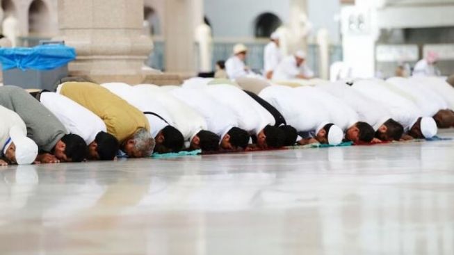 Soal Polemik Salat Idul Fitri di Lapangan, Nadirsyah Hosen Sebut Yang Berbeda Harus Bertenggang Rasa