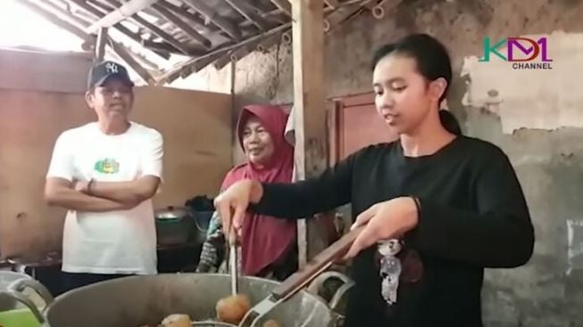 Melamar Gadis SMA Penjual Combro, Kang Dedi Mulyadi: Jauh-jauh Masuk Gang Malah Ditolak