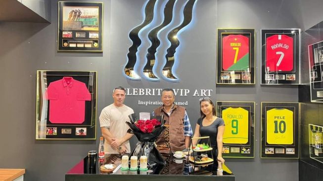 Wanita Asal Sumbawa NTB ini Sukses Bisnis Jersey Atlet Terkenal, Koleksi Baju Bertandatangan Haaland dan Kobe Bryant