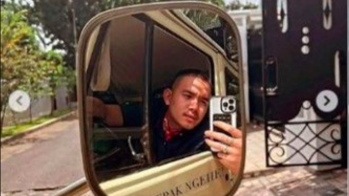 Kakak Mario Dandy yang dikabarkan hidup sederhana tampaknya terbantahkan usai sebuah video viral di media sosial. Dia mengaku capke dengan hidup miskin. [Foto: Tangkapan Layar Media Sosial]