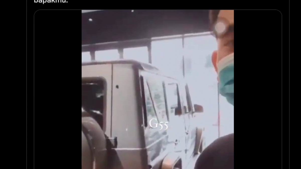 Sebuah akun di Twitter memposting video yang memperlihatkan seorang pria yang diduga anak kedua dari Rafael Alun Trisambodo atau kakak kandung Mario Dandy. Klaim hidup sederhana seperti terbantahkan. [Foto: Twitter]