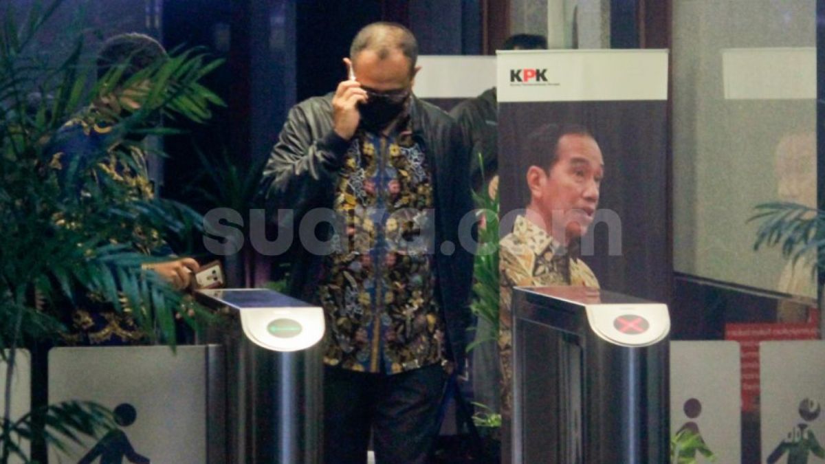 Rafael Alun Trisambodo keporgok melakukan gelagat aneh dan mondar mandir menuju safe deposit box sebelum dilakukan pemblokiran oleh PPATK. [Foto: Suara.com - Alfian Winanto]