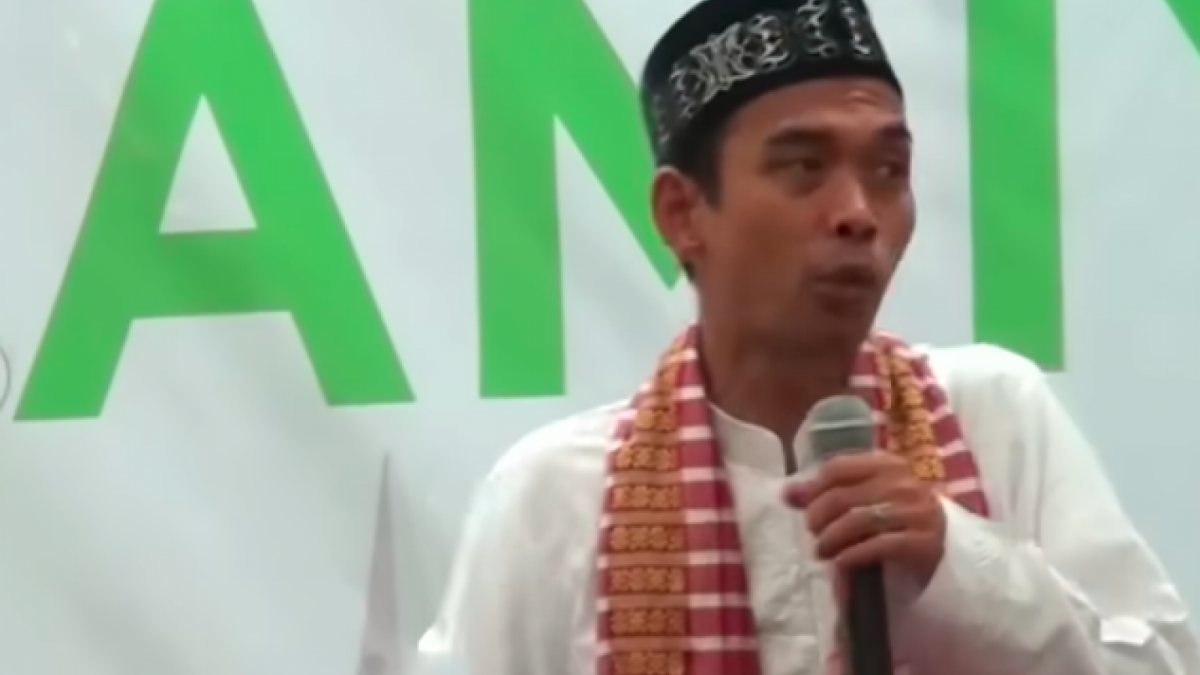 Ustadz Abdul Somad menjelaskan dalil istri bisa bekerja di luar rumah. [Foto: Youtube]