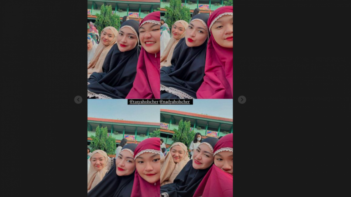 Nathalie Holscher dengan dua adiknya yang baru saja menjadi mualaf, melaksanakan sholat ied Lebaran Idul Fitri 1444 Hijriyah. [Foto: Instgaram]