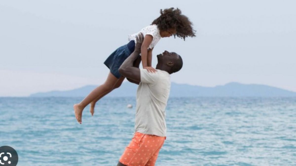 Siponsis film drama komedi Demain Tout Commence. Cowok playboy ini kaget baru bangun tidur tiba-tiba punya bayi. [imdb.com]