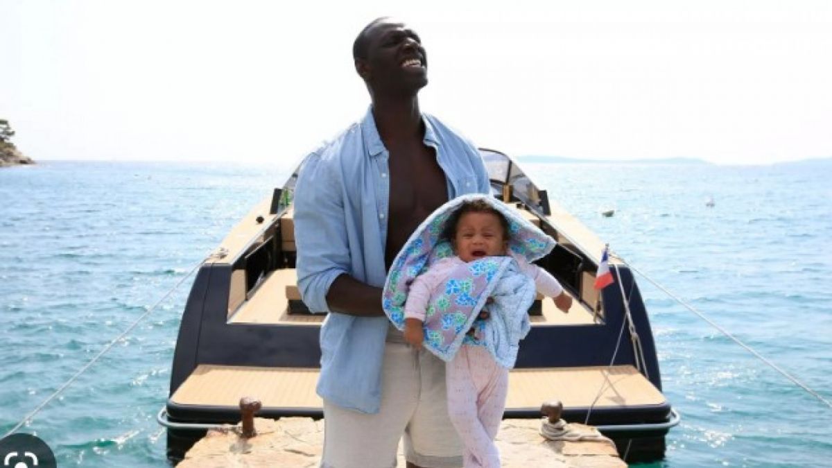 Siponsis film drama komedi Demain Tout Commence. Cowok playboy ini kaget baru bangun tidur tiba-tiba punya bayi. [imdb.com]