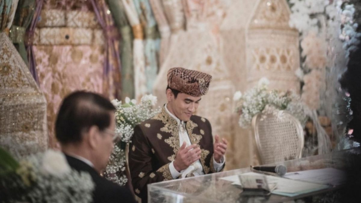 Molen Kasetra resmi jadi suami Enzy Storia. [Instagram @enzystoria]