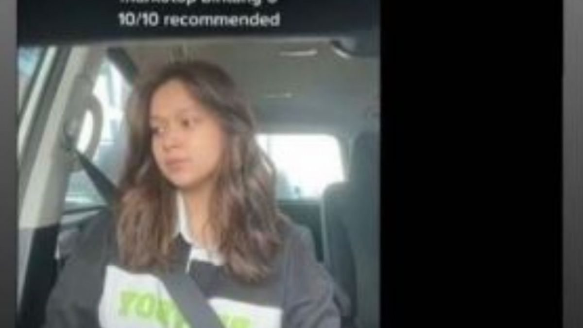 Potret Rebecca Klopper yang diduga mengenakan pakaian sama dengan pemeran video syur mirip dirinya beredar di Twitter. [Twitter @nabullaaa.]