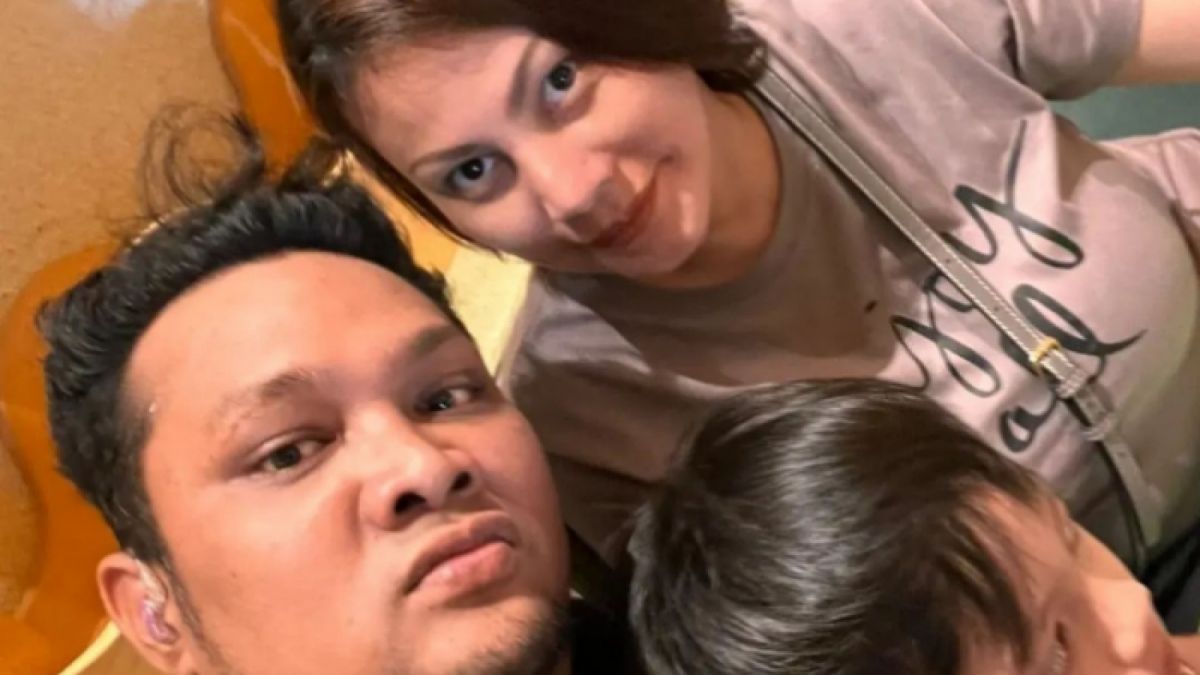 Potret Febby Carol bareng Virgoun. Menunjukkan kekecewaannya, sang adik pernah gagal ginjal. [Instagram @febbycarol_]