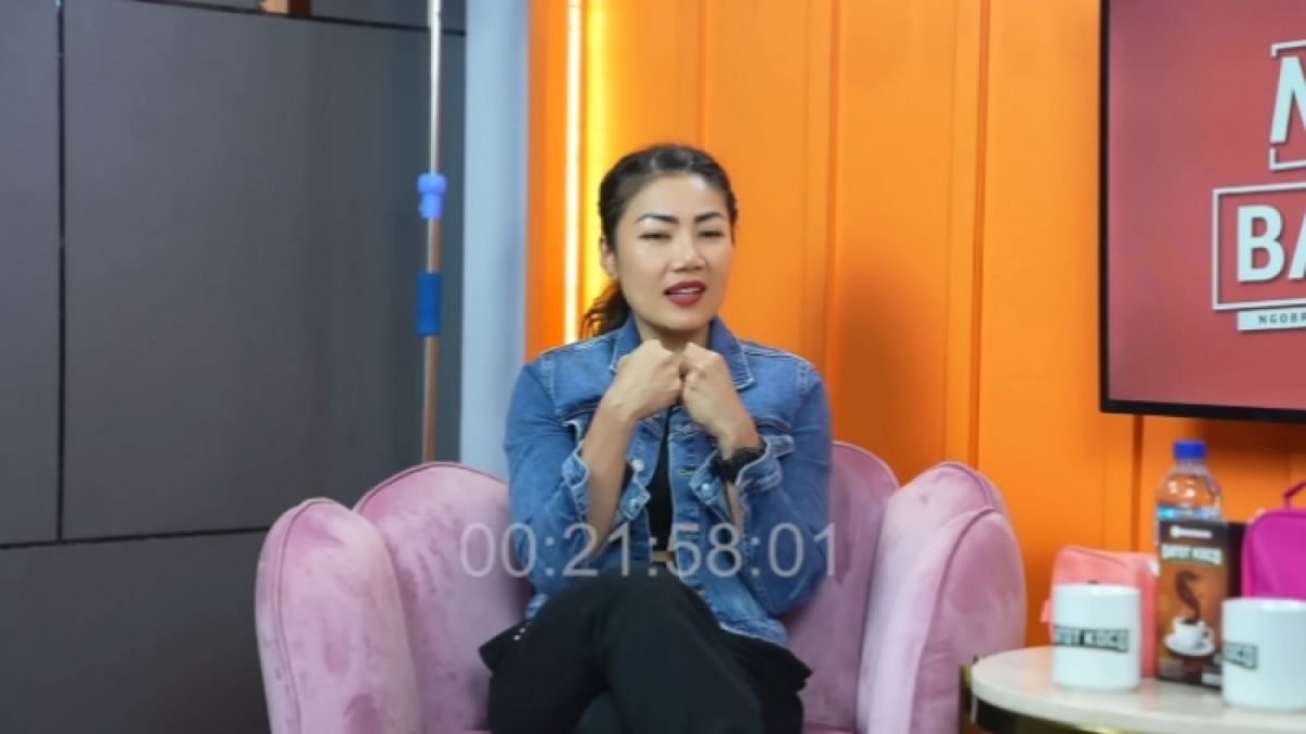 Inge Anugrah jelaskan jaga privasi suaminya, dan proses perceraian dengan Ari Wibowo. [YouTube dr. Richard Lee, MARS]