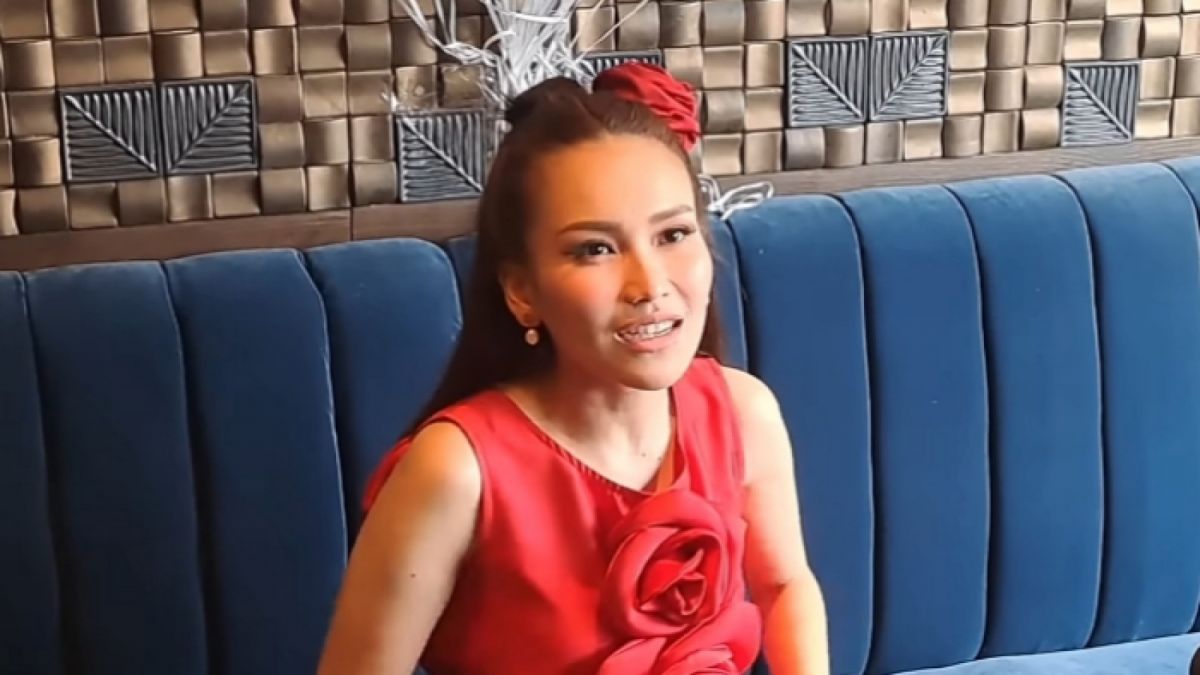 Ayu Ting Ting ungkap kebahagiaannya karena acara pesta ulang tahunnya sangat meriah. [YouTube/Intens Investigasi]