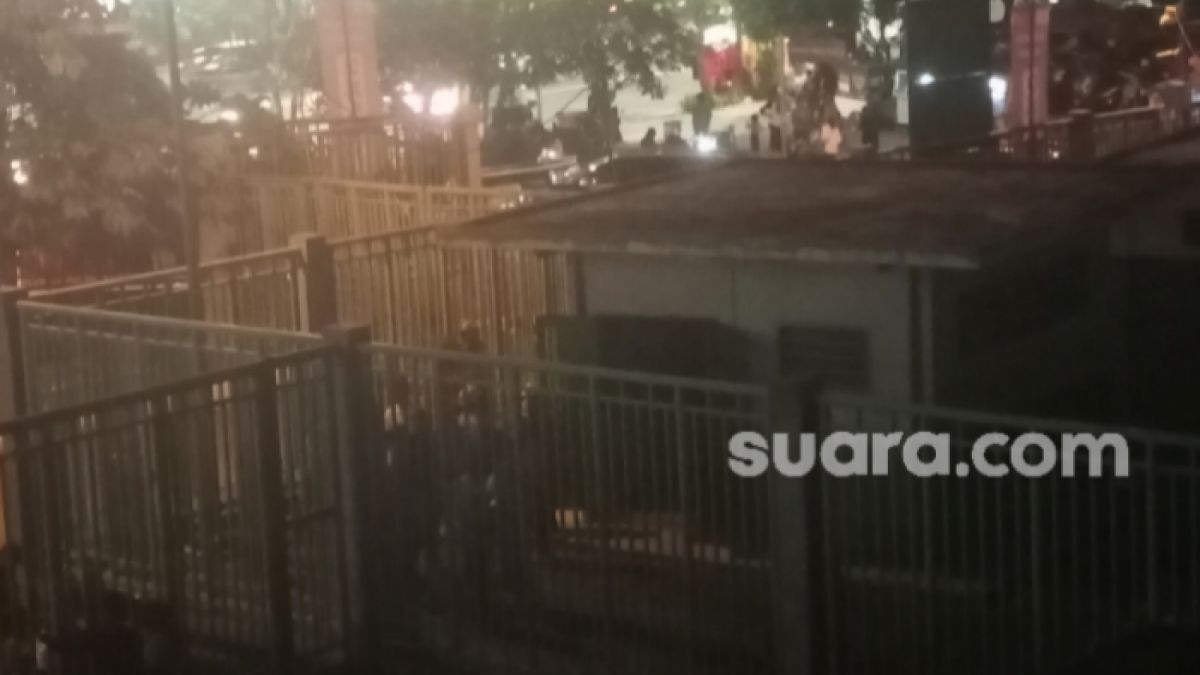 Lokasi genset di sisi Tribun Utara dan Selatan Stadion Patriot Candrabhaga. Di laga uji coba Persija Jakarta vs Ratchaburi FC. [Suara.com/Hilal Aulia Pasya]
