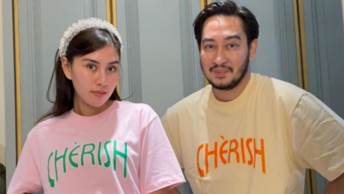 Potret kebersamaan Syahnaz Sadiqah dengan suami, Jeje Govinda. [Instagram/@syahnazs]