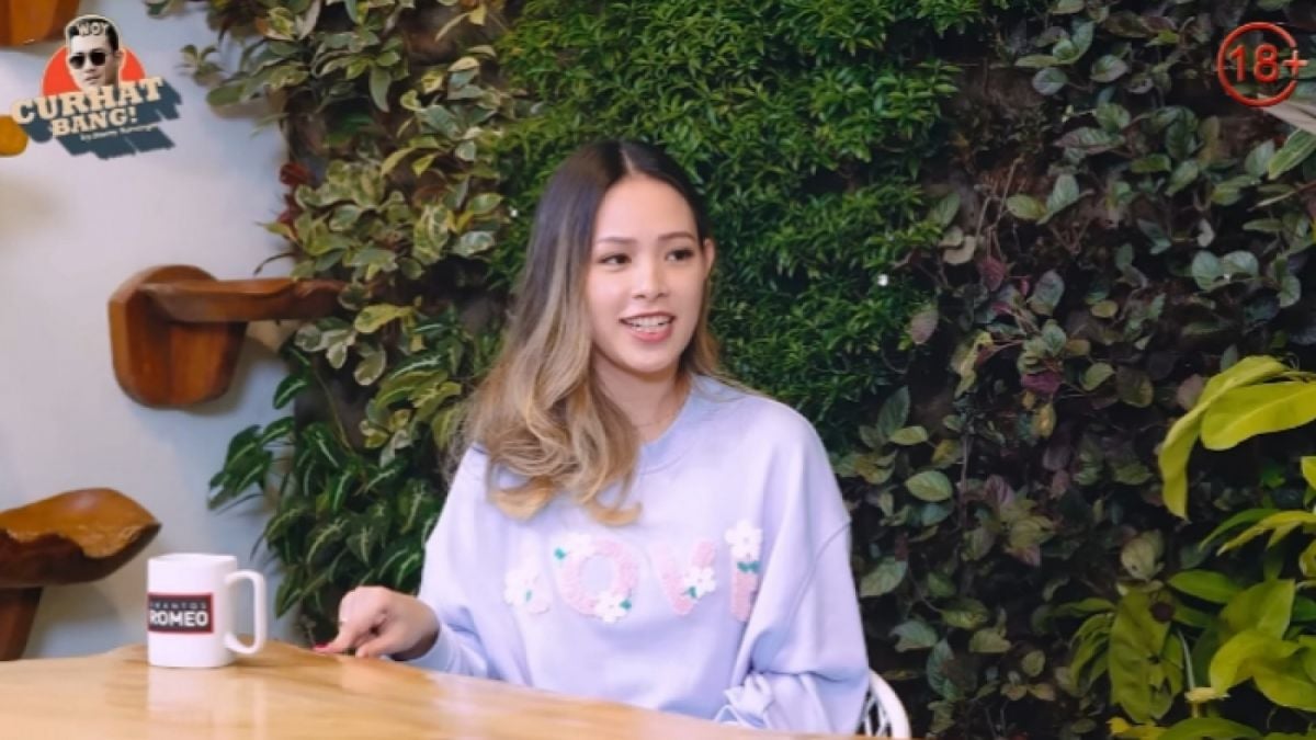 Istri Rendy Kjaernett, Lady Nayoan cerita perselingkuhan suaminya dengan Syahnaz Sadiqah di podcast Denny Sumargo. [YouTube/CURHAT BANG Denny Sumargo]