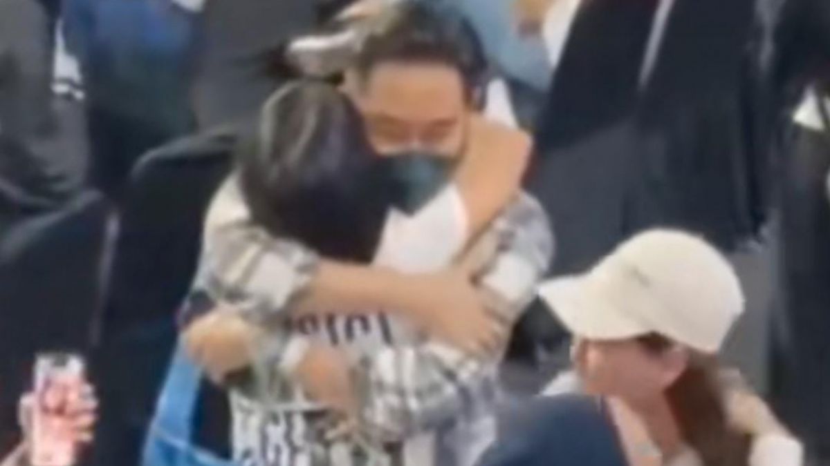 Jeje dan Caca Tengker berpelukan usai menonton Lagi-lagi Tenis [TikTok/@zaaahhh14]