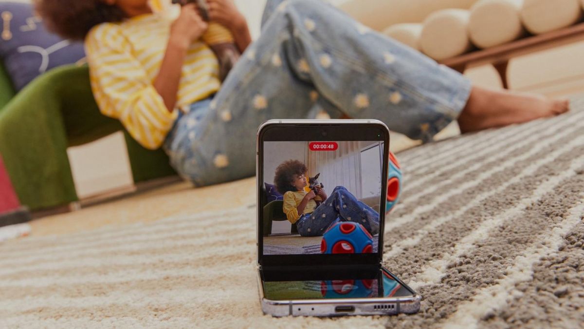 Samsung Galaxy Z Series, smartphone lipat yang mendukung kamera yang berguna menambahkan kreativitas. [Samsung Electronics Indonesia]