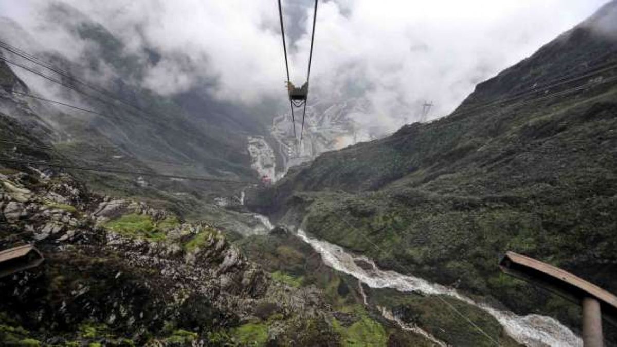 Potret pemandangan area pengolahan mineral PT Freeport Indonesia di kawasan Tembagapura, Papua. [Antara/Puspa Perwitasari]