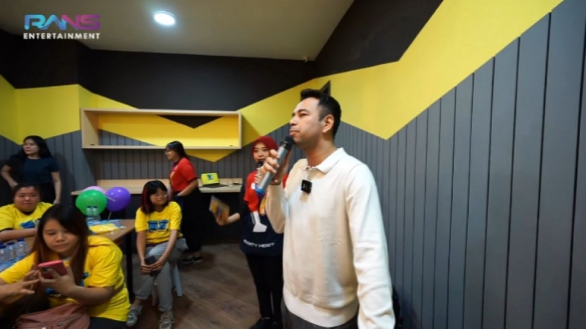 Raffi Ahmad tantang peserta main basket langsung bareng para atletnya agar mereka bisa main timezone sepuasnya. [YouTube/Rans Entertainment]