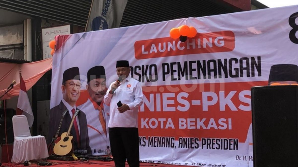 Presiden PKS Ahmad Syaikhu saat menghadiri peresmian Posko Pemenangan PKS Kota Bekasi, Sabtu (3/6). (Suara.com/Mae Harsa).