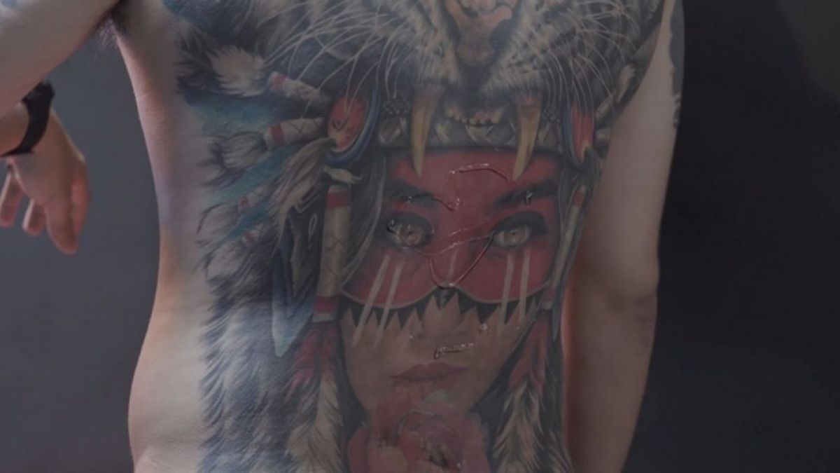 Momen Rendy Kjaernett Hapus Tato Wajah Syahnaz Sadiqah. (YouTube Hendric Shinigami)