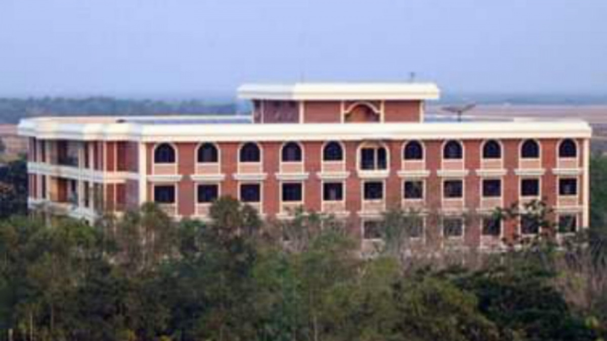 Potret Gedung Wisma Tamu Al-Islah diduga bangunan hotel di kawasan Ponpes Al Zaytun. [Facebook/I LOVE AL ZAYTUN]