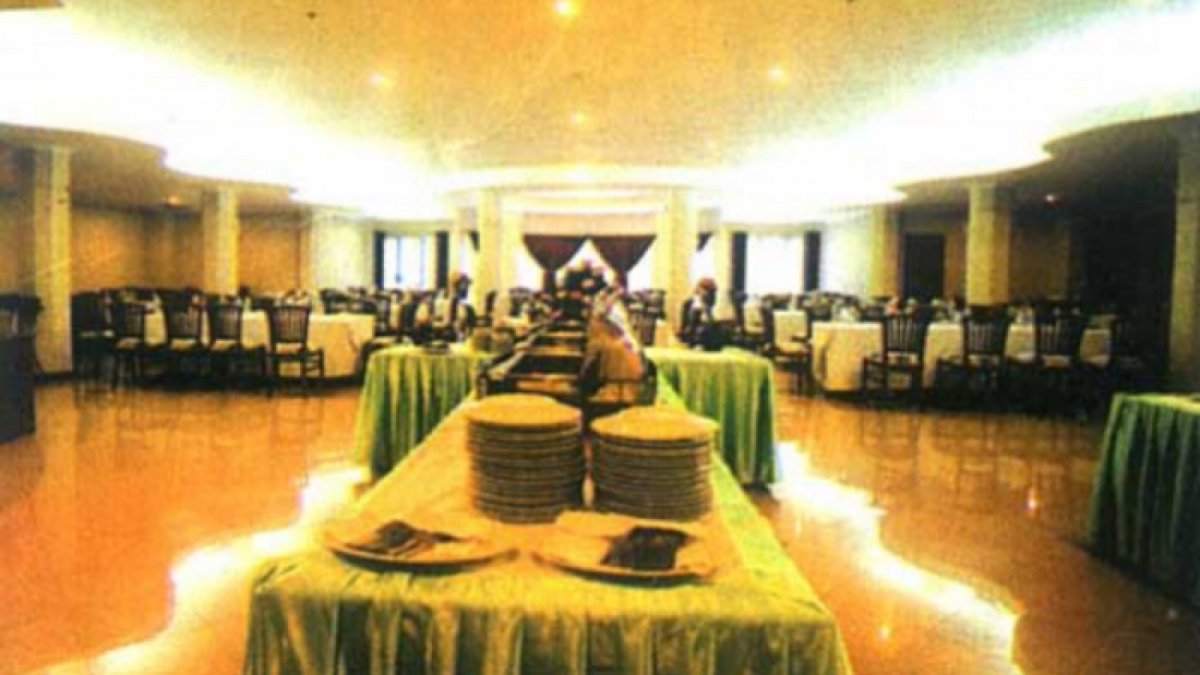 Potret keseluruhan ruang makan bersama di Wisma Al-Islah. [al-zaytun.tripod.com]