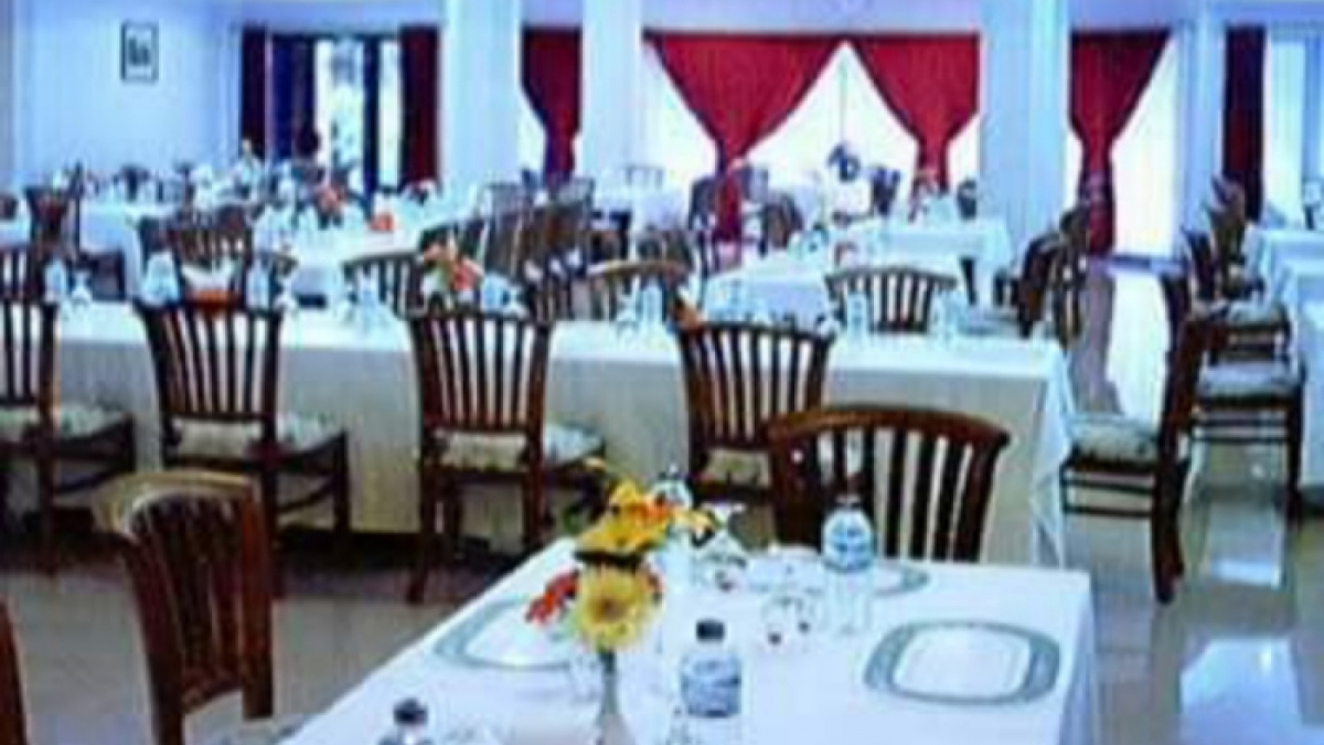 Kondisi ruang makan Wisma Tamu Al-Islah, Ponpes Al Zaytun pada tahun 2010. [Facebook/I LOVE AL ZAYTUN]