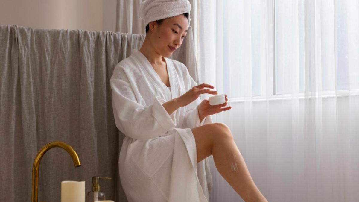 Ilustrasi perawatan kecantikan di rumah tanpa harus ke salon. [freepik/pikisuperstar]