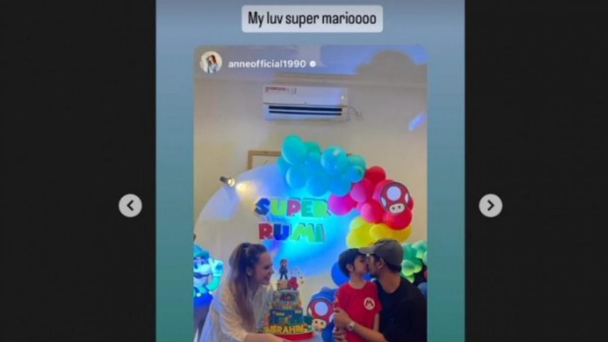 Potret kebersamaan Putri Anne bersama Arya Saloka dan putra sematawa wayang mereka, Ibrahim. [anneofficial1990]