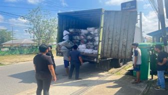 Polda Riau Gagalkan 300 Karung Sepatu Bekas Impor Ilegal, Datang dari Batam Buat Dikirim ke Kota Tembilahan