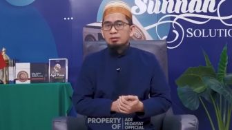 Apakah Makmum Perlu Membaca Kembali Bacaan Imam? Simak Penjelasan Ustadz Adi Hidayat