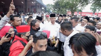 PROVOKATIF! Ganjar Pranowo dan Seluruh Rambut Uban Diusir dari Lokasi Kampanye, Benarkah Info Tersebut? Cek di Sini