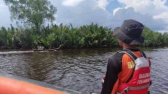 Pompong Dilumat Gelombang, Lima Orang Pencari Pucuk Nipah Tenggelam, Tim SAR Ungkap Duka Mendalam