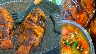 Ikan Bakar Sambal Pecak, Pakai Gurame Makin Jos, Rasanya Bikin Merem Melek! Langsung Dibakar di Teflon, Bumbunya Meresap!