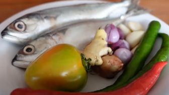 Cara Masak Ikan Kembung Pedas yang Bikin Kangen, Luar Biasa, Belum Pernah Makan Ikan Seenak Ini! Pakai Bumbu Ini aja