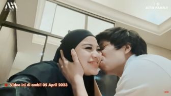 Mandi Bareng Aurel Hermansyah, Gaya Unik yang Bikin Atta Halilintar Bahagia! Netizen Khawatirkan Reaksi Mama Nur