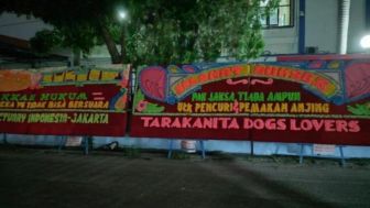 Karangan Bunga Penuhi Kantor PN Pekanbaru-Kejati Riau Bentuk Apresiasi Tangani Kejahatan ke Hewan Anjing