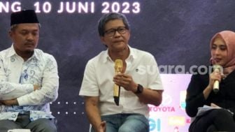 Rocky Gerung Hadir di Karawang Diskusi Membahas Kesetaraan Perempuan Dikancah Politik