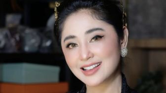 Diduga Mencemarkan Nama Baik Kampung, Dewi Perssik Disoraki Warga Usai Mediasi dengan RT