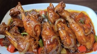 Cara Masak Semur Ayam Pedas Manis Enak, Lezat yang Bikin Lidah Kamu Ketagihan