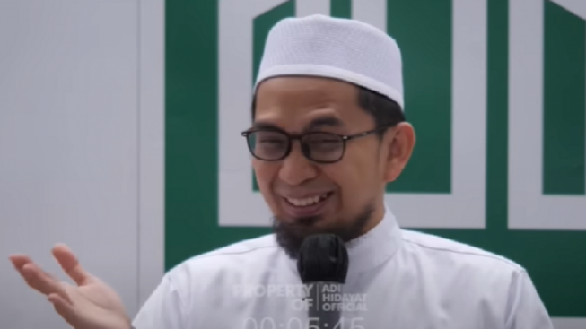 Saat Malam Penuh Sesak oleh Para Malaikat, Ustadz Adi Hidayat Ungkap Ciri Malam Lailatul Qadar, Pohon Pun Tenang