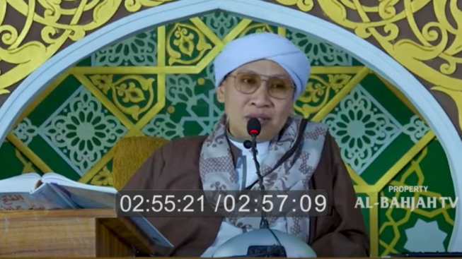 Bukan Surat Sajdah Tapi Imam Lakukan Sujud Tilawah, Harus Diikuti atau Jangan? Begini Kata Buya Yahya