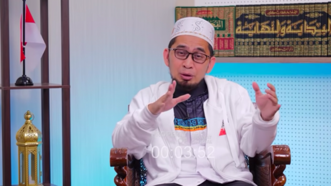 Ustadz Adi Hidayat Bongkar Doa Mustajab saat Sujud, Mintayang Banyak Mulai Kekayaan Hingga Surga Firdaus